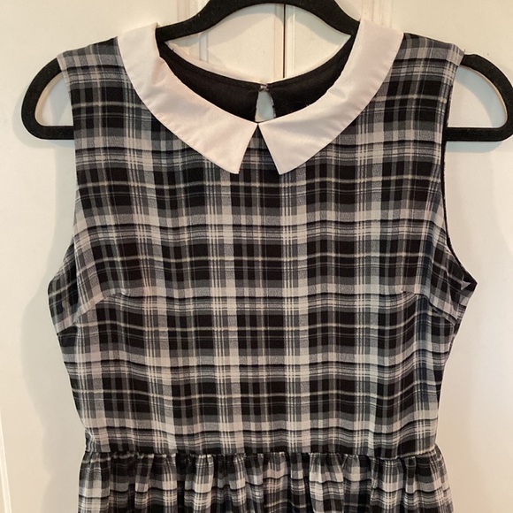 FOREVER21💫 Women’s Gray/Black Plaid White Collar Sleeveless Flowy Mini Dress - Picture 5 of 14
